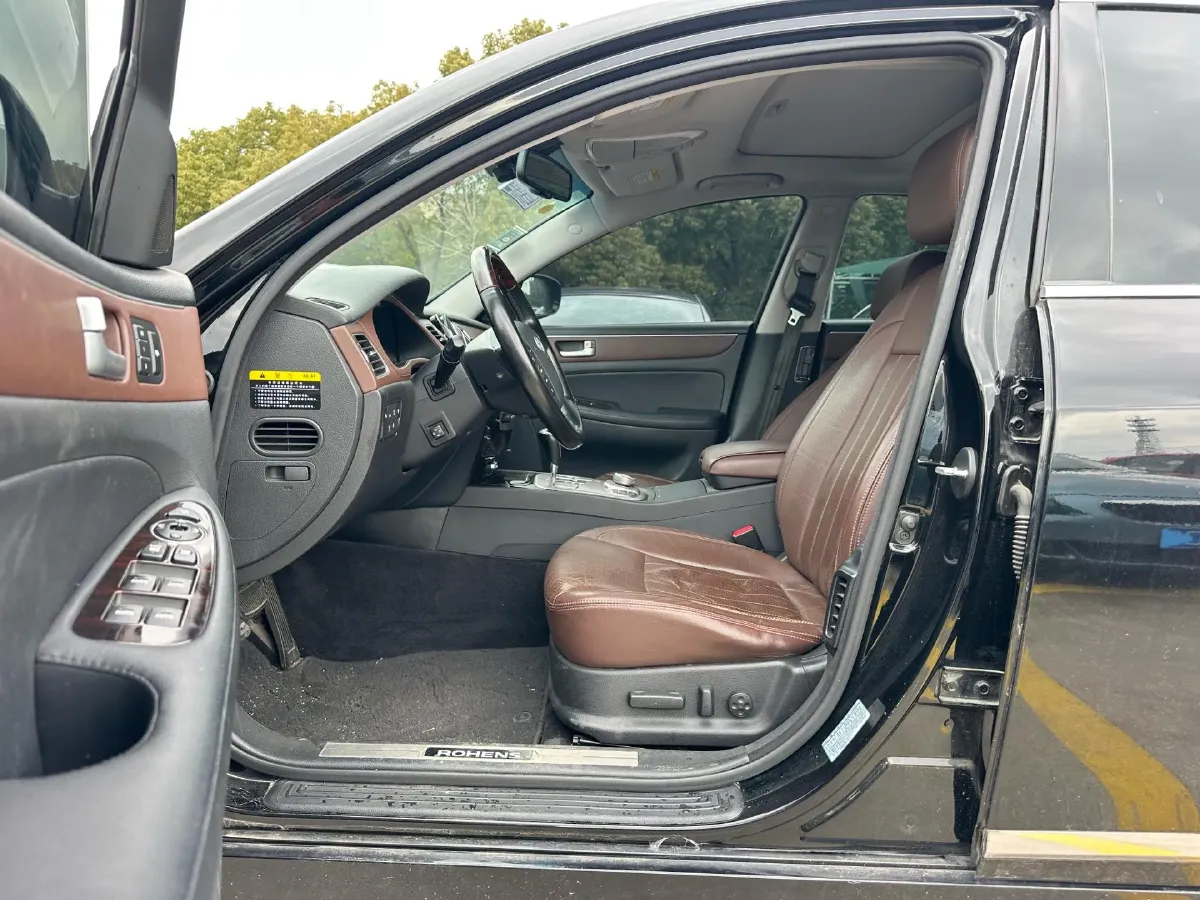 2012 Hyundai Rohens 3.0L 272HP V6 8AT,autocango,china used car exporter,china ev exporter,chinese used car exporter,chinese used ev exporter