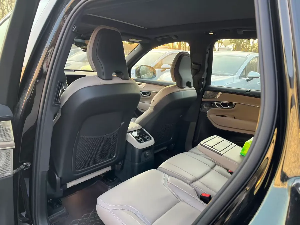 2025 Volvo XC90 PHEV 2.0T 310HP L4 8AT PHEV 18.831KWH,autocango,china used car exporter,china ev exporter,chinese used car exporter,chinese used ev exporter