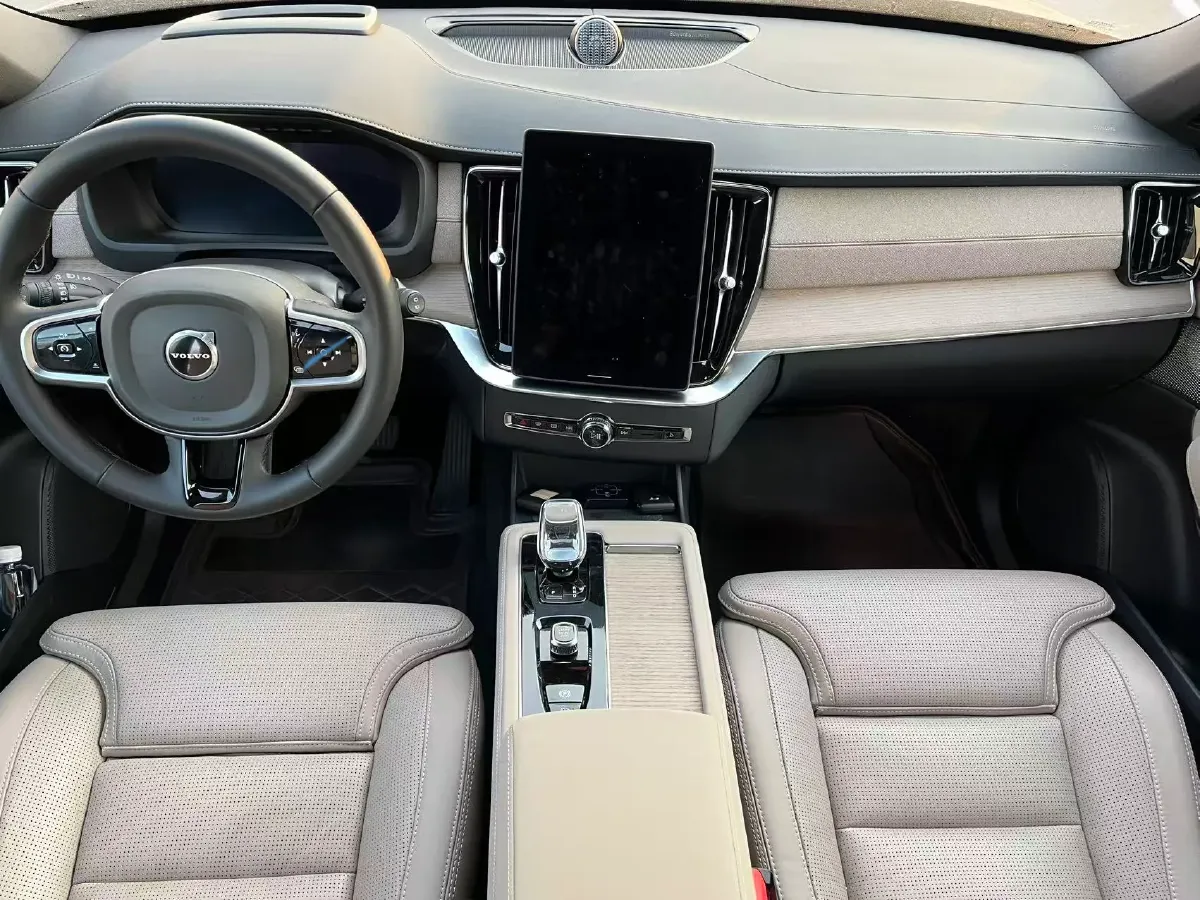 2025 Volvo XC90 PHEV 2.0T 310HP L4 8AT PHEV 18.831KWH,autocango,china used car exporter,china ev exporter,chinese used car exporter,chinese used ev exporter