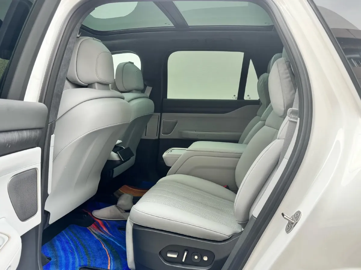 2024 Porsche Macan All-Electric BEV 100KWH,autocango,china used car exporter,china ev exporter,chinese used car exporter,chinese used ev exporter