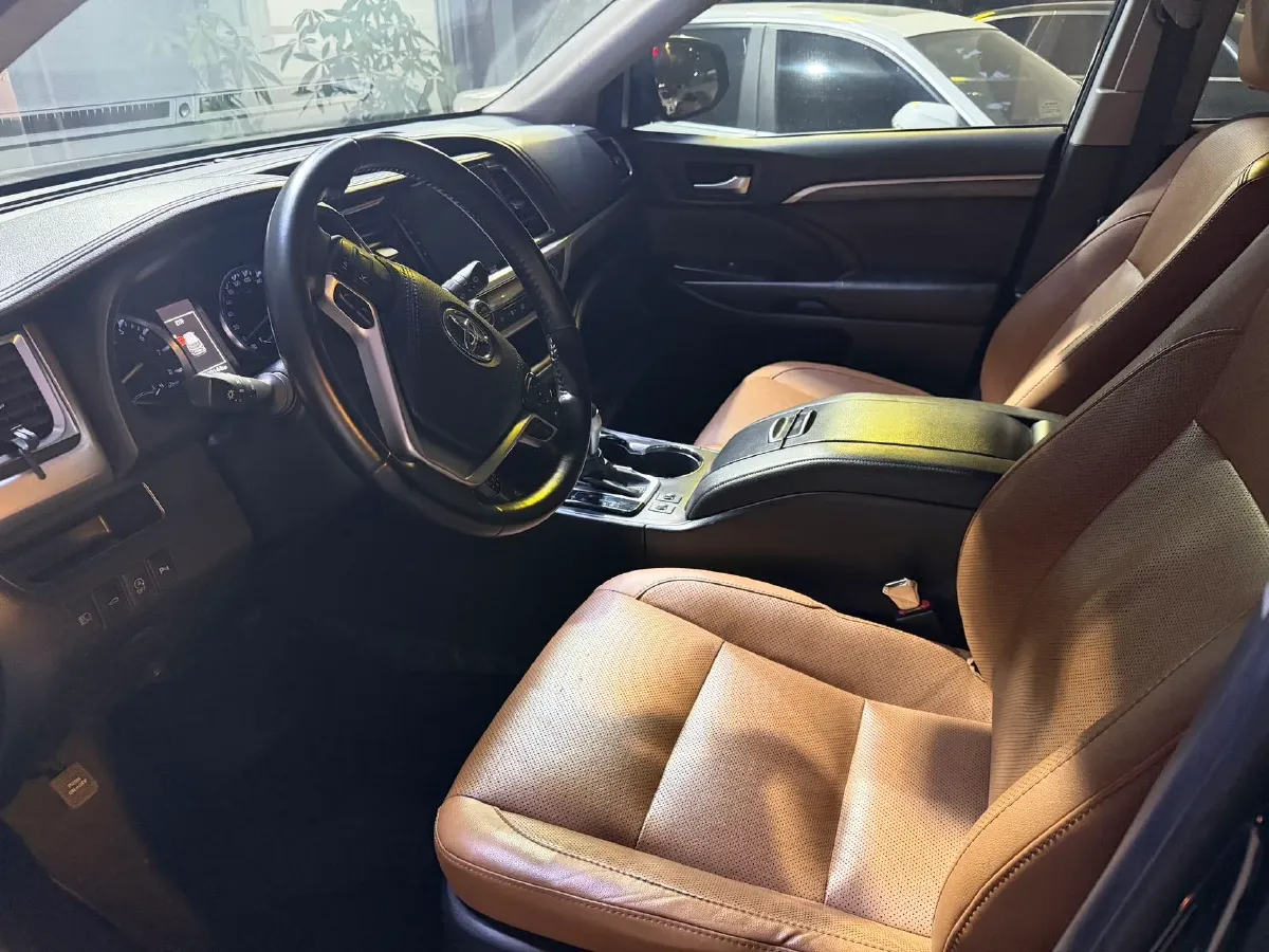 2019 HanTeng V7 1.5T 156HP L4 6AT,autocango,china used car exporter,china ev exporter,chinese used car exporter,chinese used ev exporter