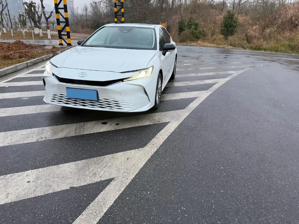 2024 Toyota Camry 2.0L 173HP L4 CVT