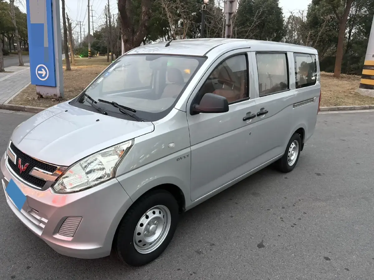 2016 WuLing RongGuang V 1.5L 112HP L4 5MT