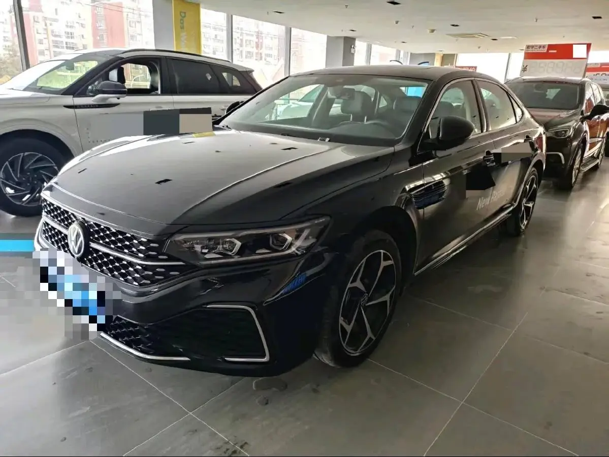 2025 Volkswagen Passat 2.0T 220HP L4 7DCT