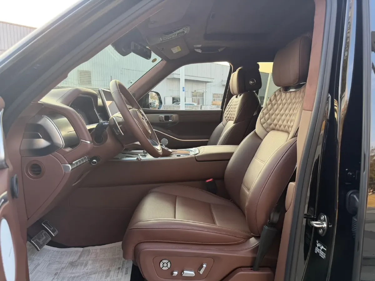 2024 Tank 700 3.0T 360HP V6 9AT PHEV 37.1KWH,autocango,china used car exporter,china ev exporter,chinese used car exporter,chinese used ev exporter