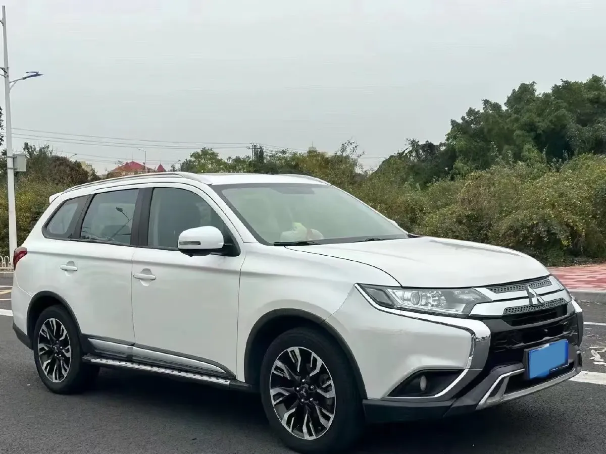 2019 Mitsubishi Outlander 2.0L 166HP L4 CVT,autocango,china used car exporter,china ev exporter,chinese used car exporter,chinese used ev exporter
