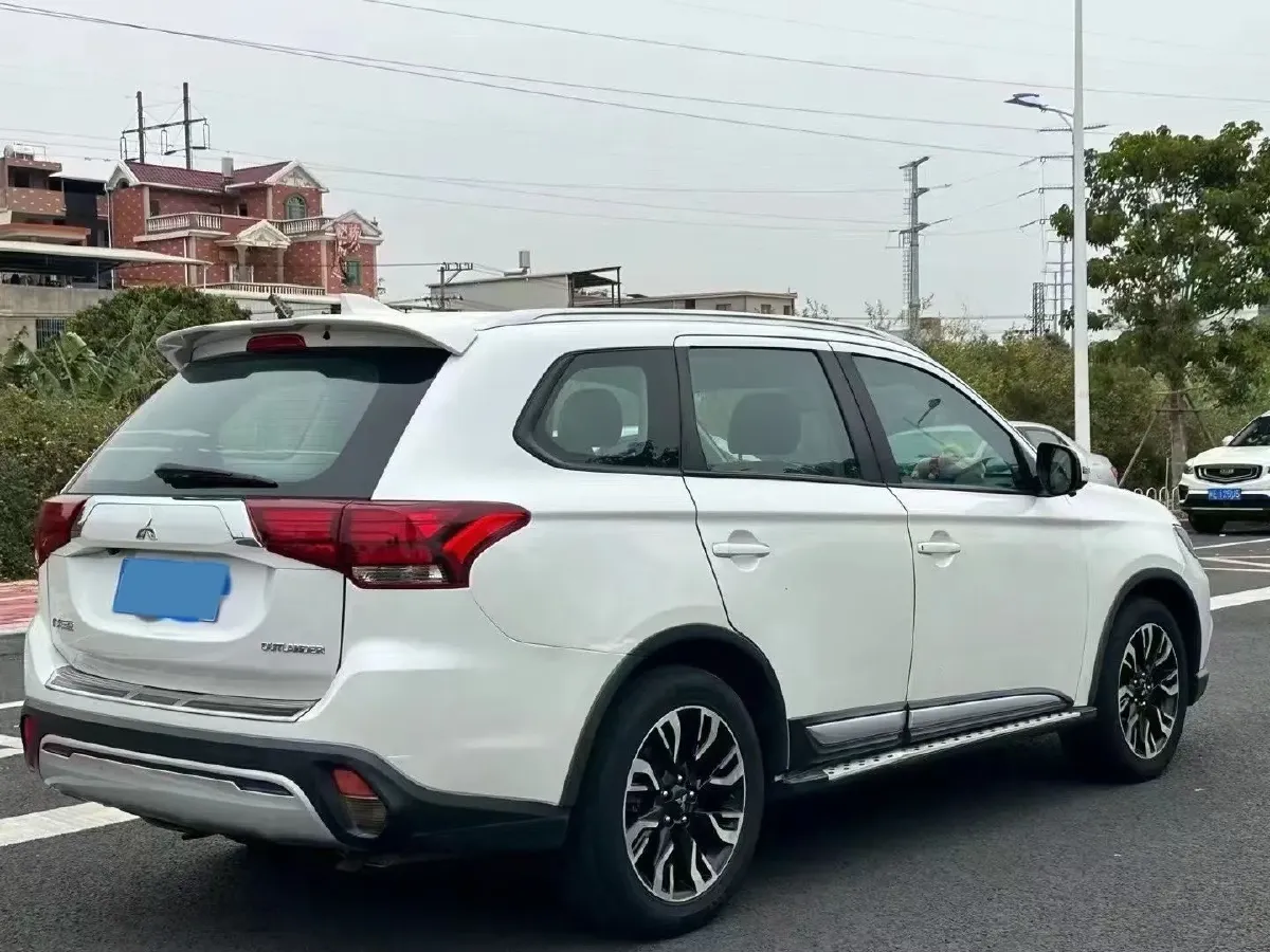 2019 Mitsubishi Outlander 2.0L 166HP L4 CVT,autocango,china used car exporter,china ev exporter,chinese used car exporter,chinese used ev exporter