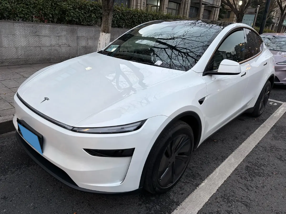 2026 Tesla Model Y BEV