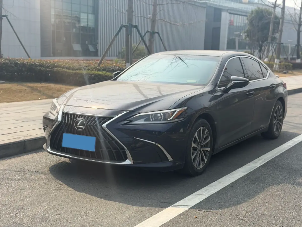 2021 Lexus ES 2.5L 178HP L4 E-CVT Hybrid