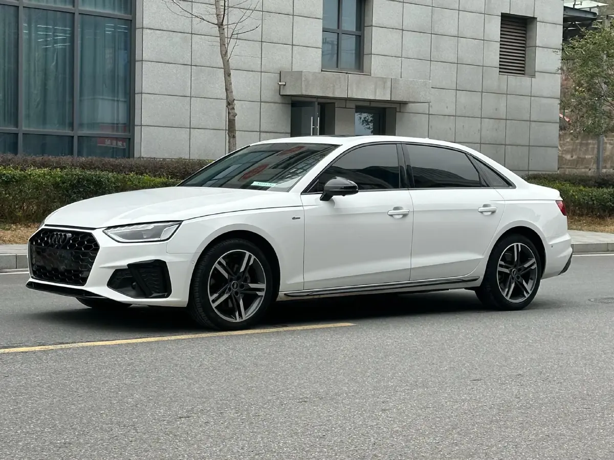 2022 Audi A4L 2.0T 190HP L4 7DCT