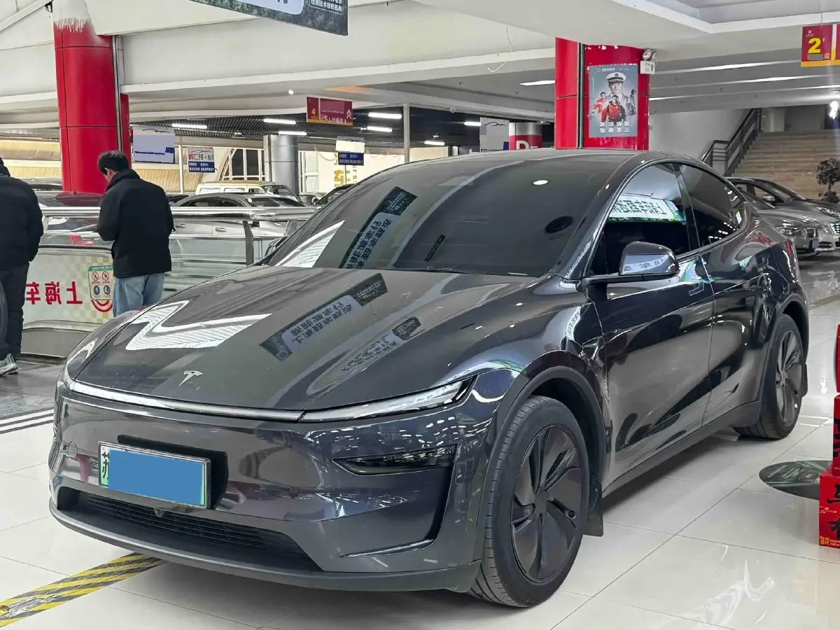 2025 Tesla Model Y BEV 62.5KWH