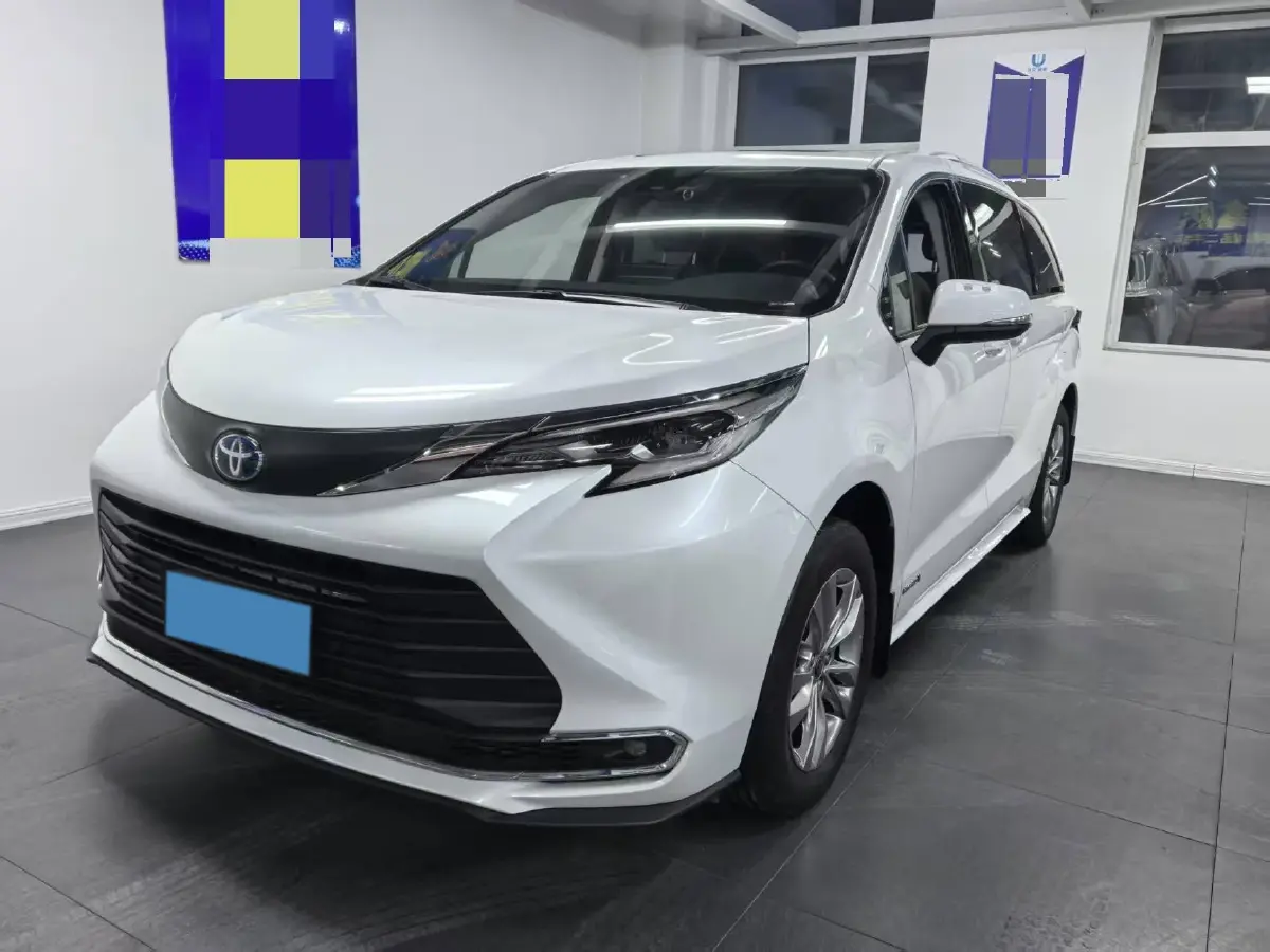 2023 Toyota Sienna 2.5L 189HP L4 E-CVT Hybrid