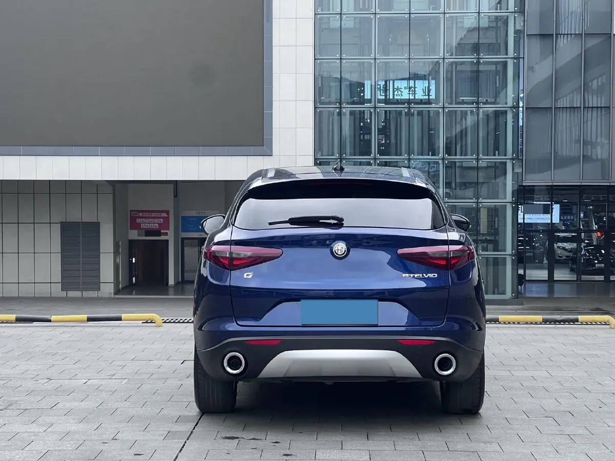 2017 Alfa Romeo Stelvio 2.0T 200HP L4 8AT,autocango,china used car exporter,china ev exporter,chinese used car exporter,chinese used ev exporter