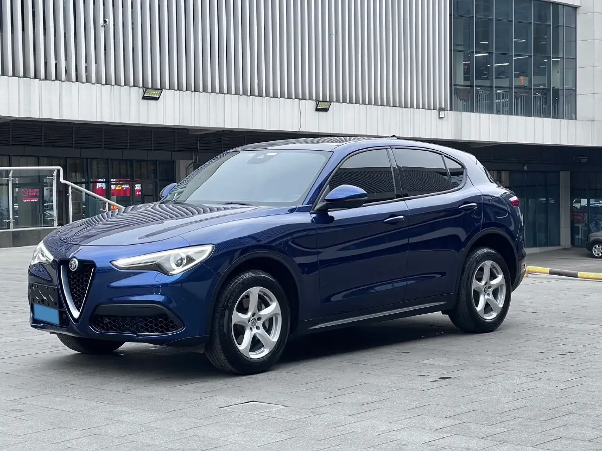 2017 Alfa Romeo Stelvio 2.0T 200HP L4 8AT