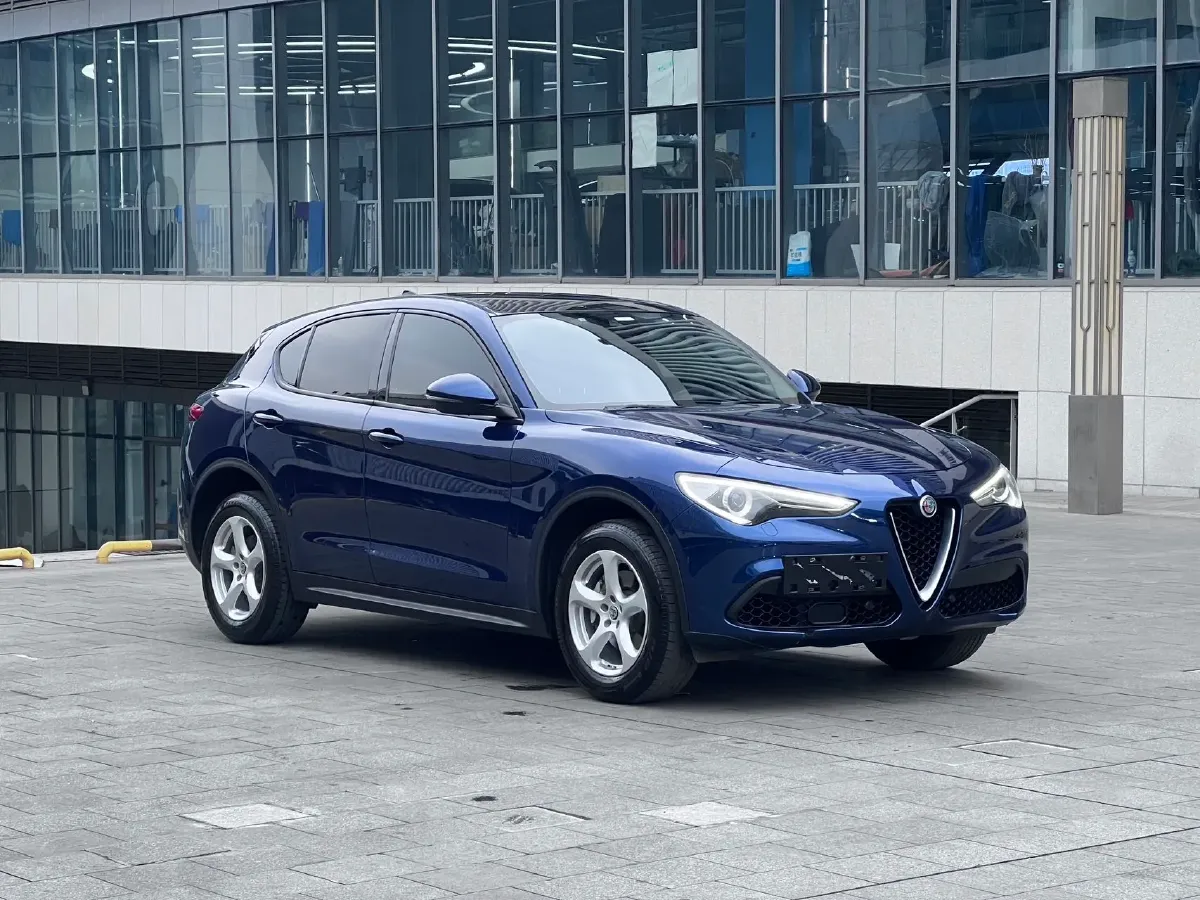 2017 Alfa Romeo Stelvio 2.0T 200HP L4 8AT,autocango,china used car exporter,china ev exporter,chinese used car exporter,chinese used ev exporter