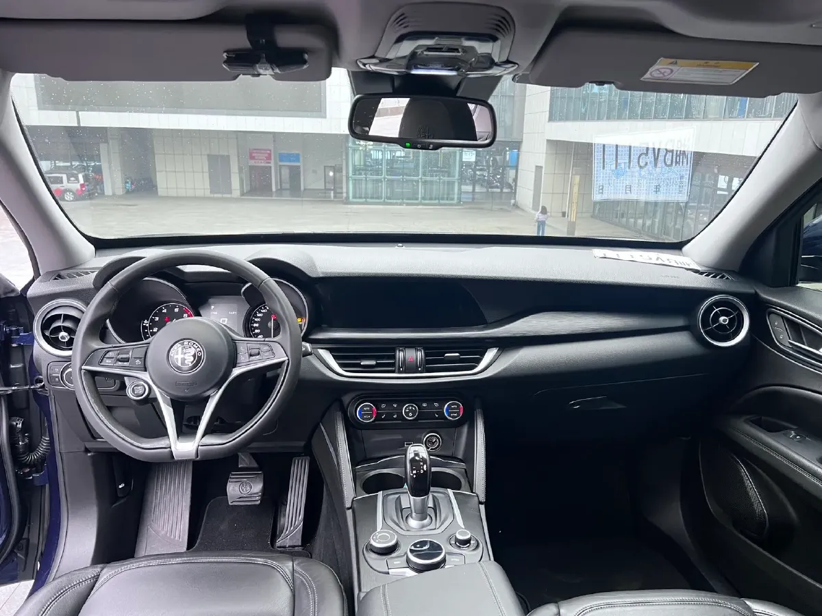 2017 Alfa Romeo Stelvio 2.0T 200HP L4 8AT,autocango,china used car exporter,china ev exporter,chinese used car exporter,chinese used ev exporter