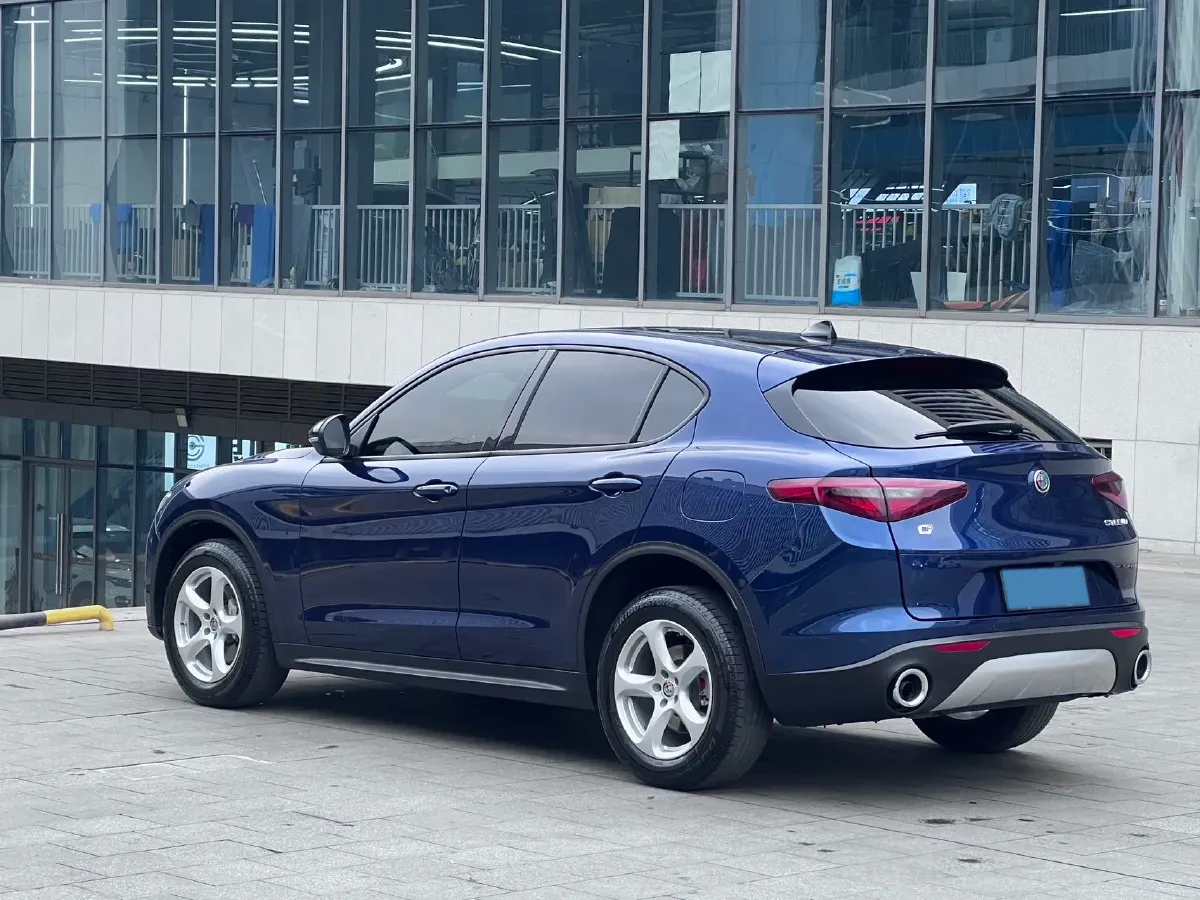 2017 Alfa Romeo Stelvio 2.0T 200HP L4 8AT,autocango,china used car exporter,china ev exporter,chinese used car exporter,chinese used ev exporter