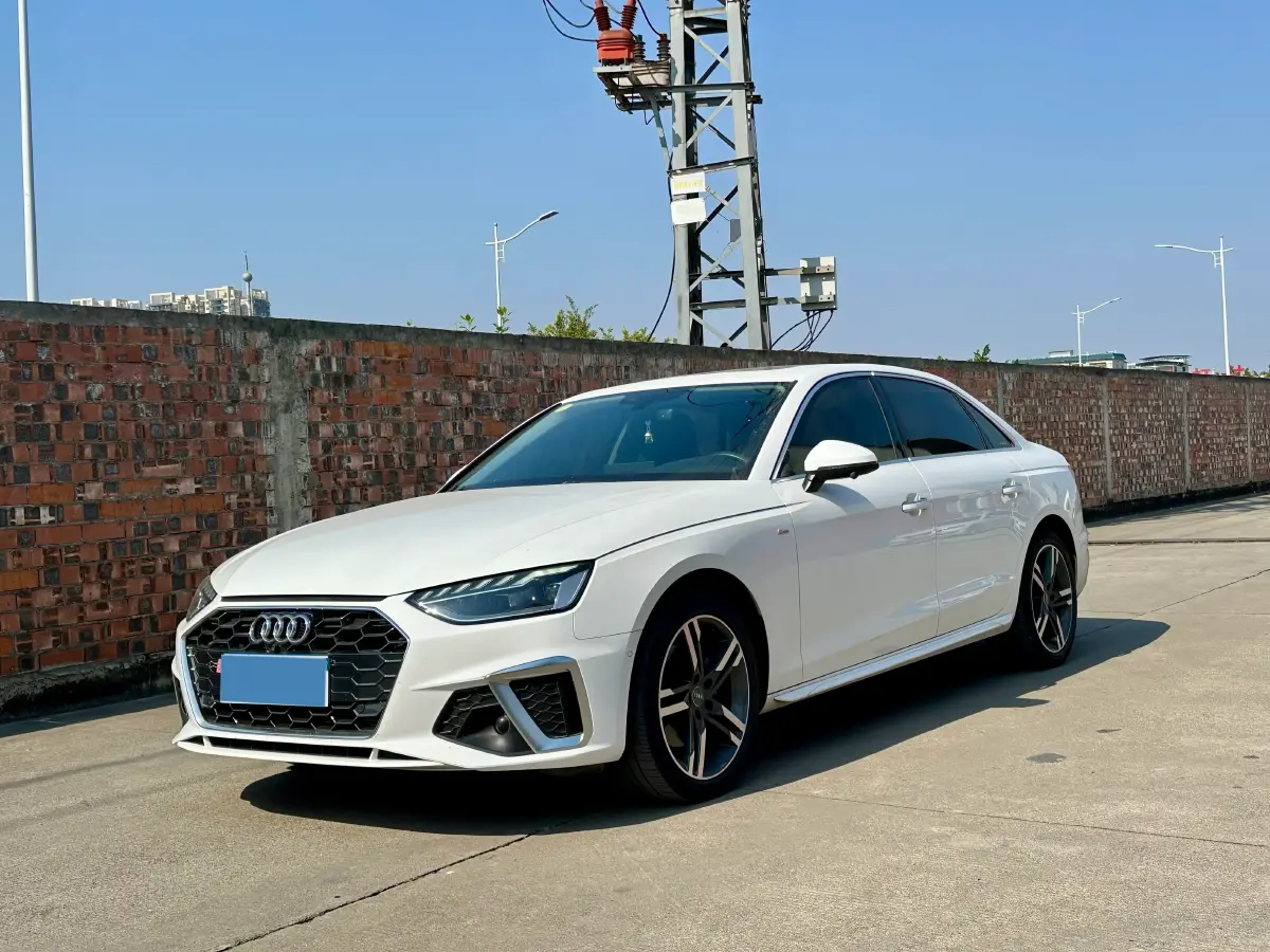 2022 Audi A4L 2.0T 190HP L4 7DCT