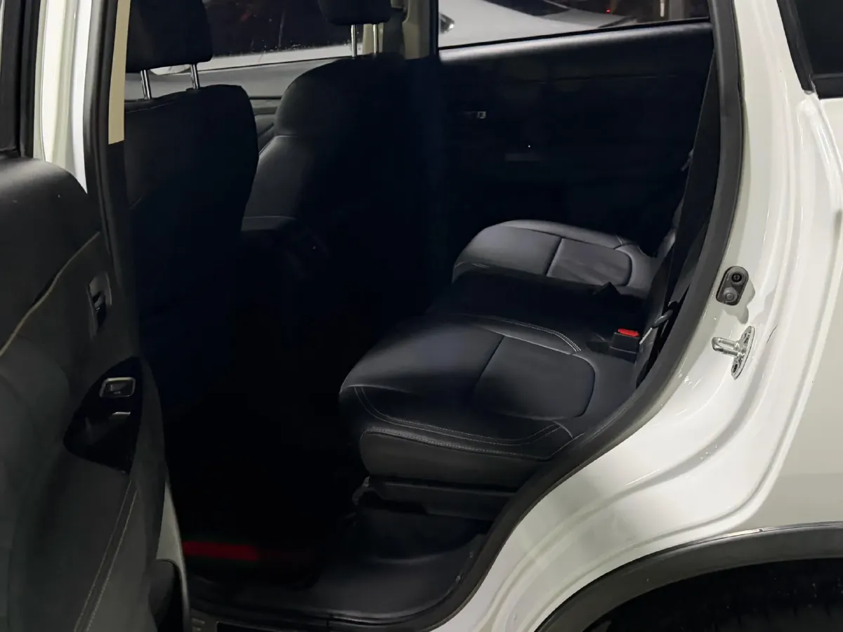 2020 Mitsubishi Outlander 2.0L 166HP L4 CVT,autocango,china used car exporter,china ev exporter,chinese used car exporter,chinese used ev exporter