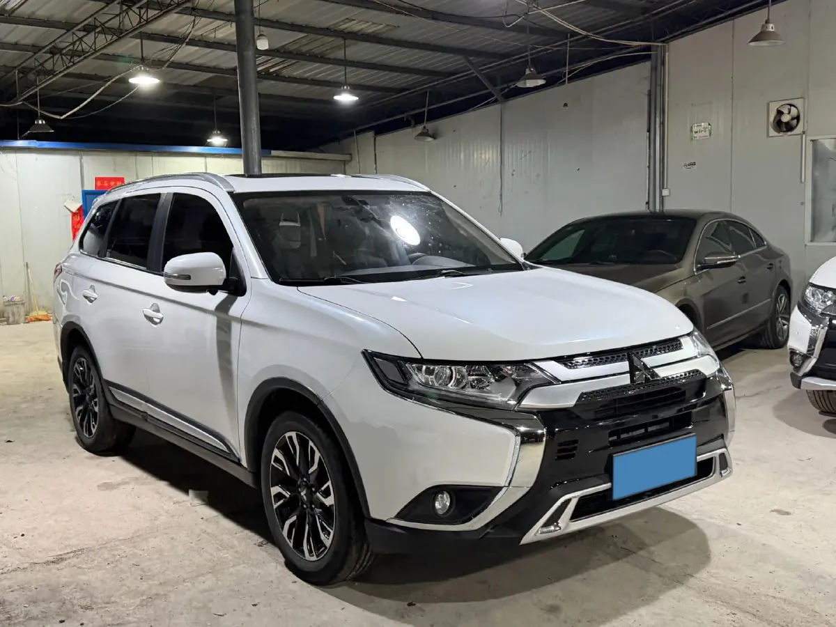 2020 Mitsubishi Outlander 2.0L 166HP L4 CVT,autocango,china used car exporter,china ev exporter,chinese used car exporter,chinese used ev exporter