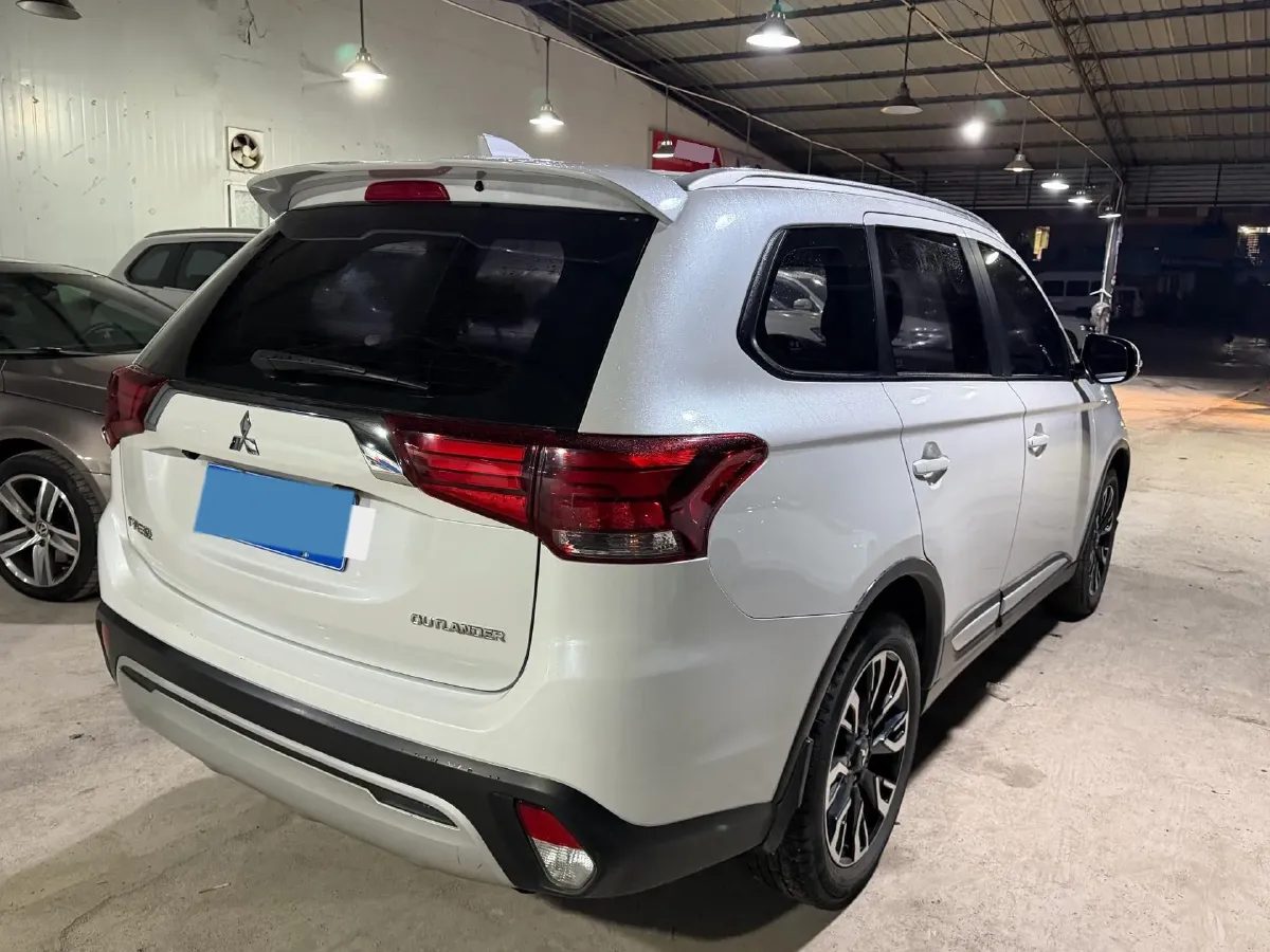 2020 Mitsubishi Outlander 2.0L 166HP L4 CVT,autocango,china used car exporter,china ev exporter,chinese used car exporter,chinese used ev exporter