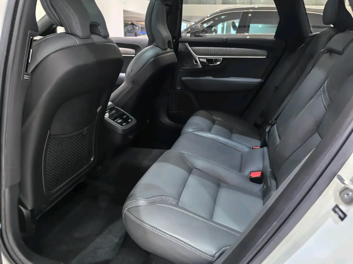 2022 Volvo V90 2.0T 250HP L4 8AT,autocango,china used car exporter,china ev exporter,chinese used car exporter,chinese used ev exporter