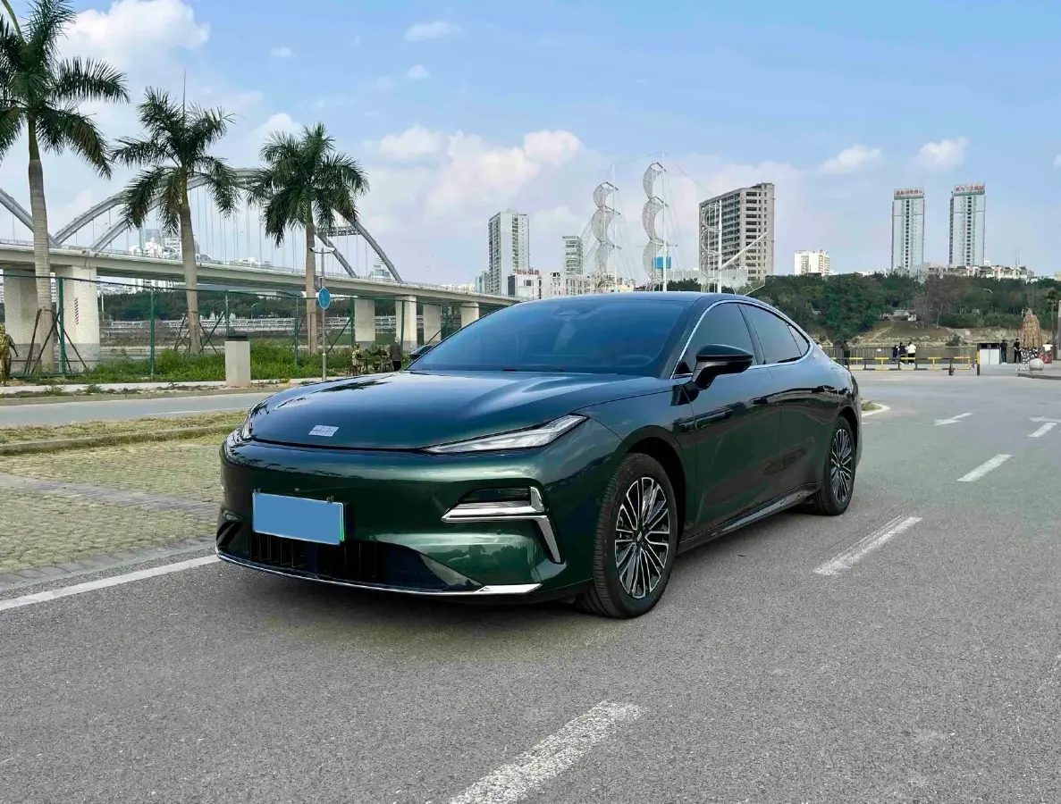 2025 Geely Galaxy Starshine 8 1.5L 112HP L4 1DHT PHEV