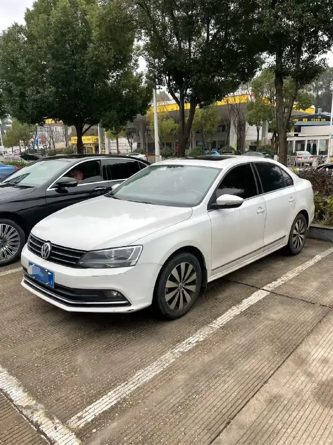2018 Volkswagen Sagitar 1.2T 110HP L4 7DCT
