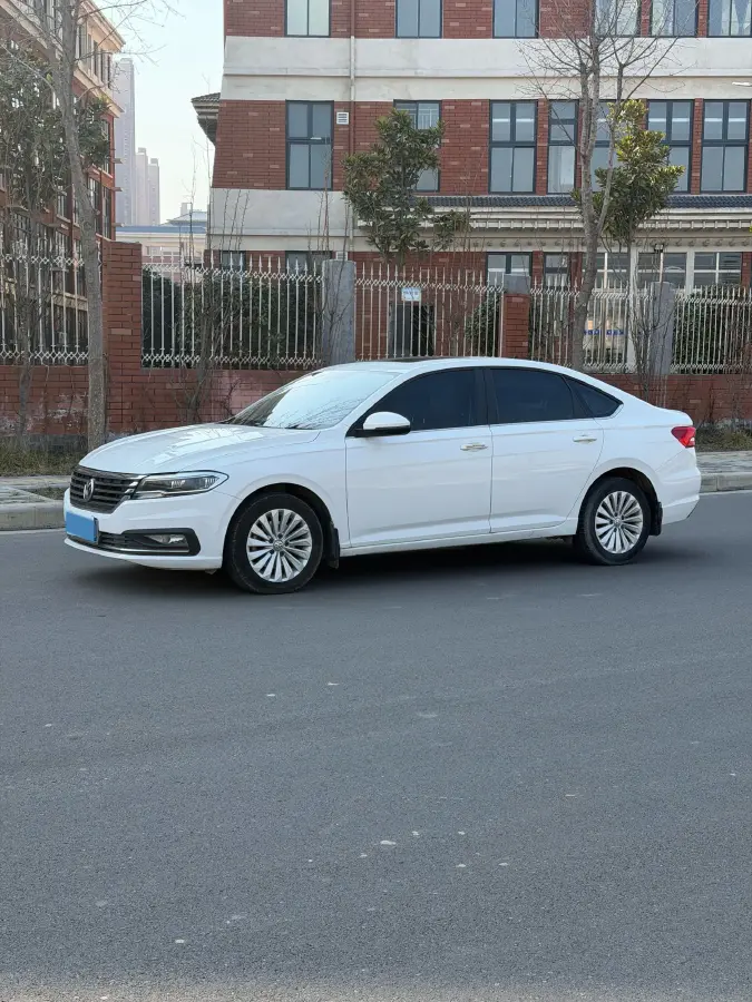 2019 Volkswagen Sagitar 1.2T 116HP L4 7DCT