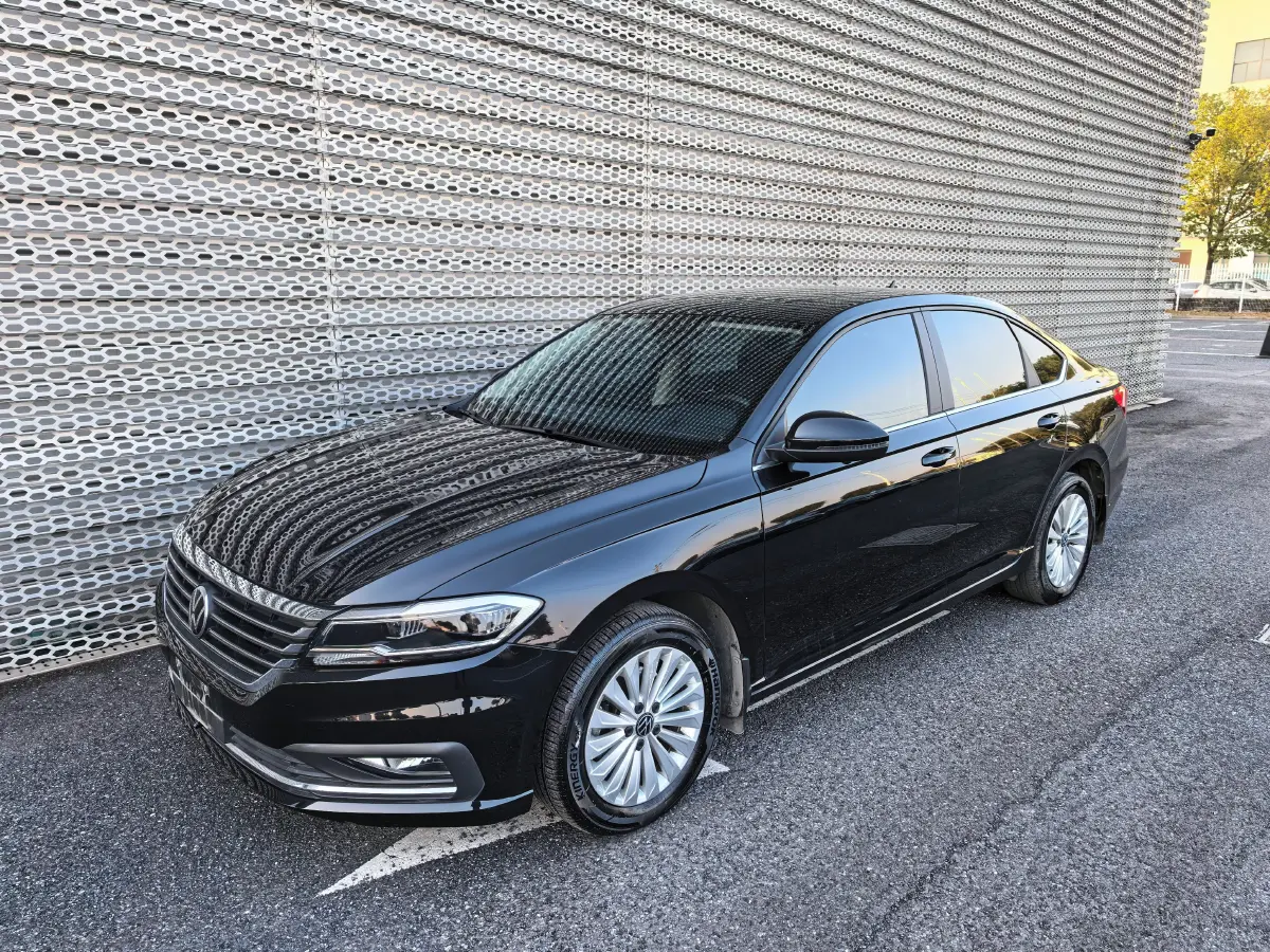 2022 Volkswagen Sagitar 1.2T 116HP L4 7DCT