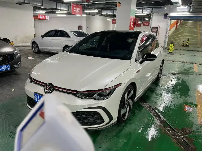 2023 Volkswagen GolfGTI 2.0T 220HP L4 7DCT