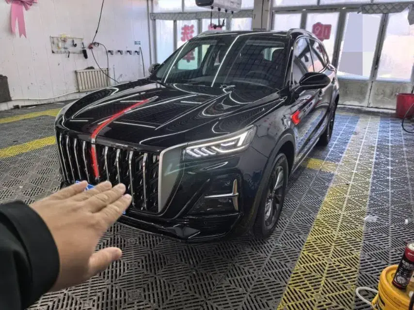 2025 HongQi HS5 2.0T 252HP L4 8AT