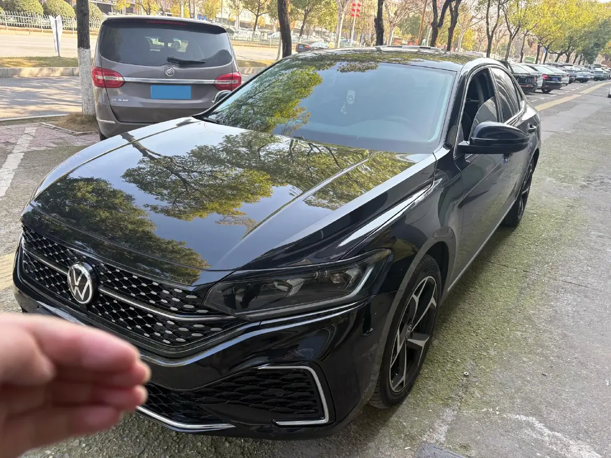 2023 Volkswagen Passat 2.0T 186HP L4 7DCT