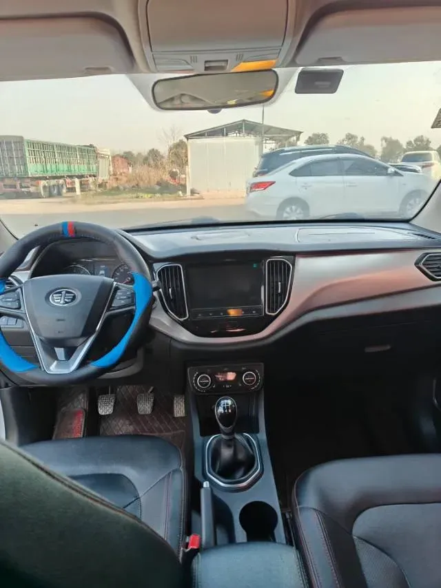 2017 FAW Senia R7 1.5T 150HP L4 5MT,autocango,china used car exporter,china ev exporter,chinese used car exporter,chinese used ev exporter