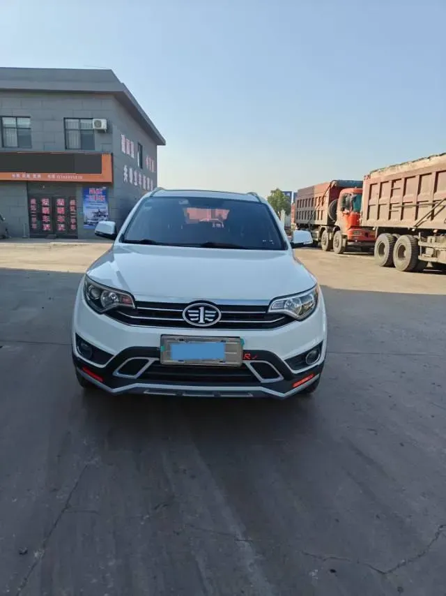 2017 FAW Senia R7 1.5T 150HP L4 5MT,autocango,china used car exporter,china ev exporter,chinese used car exporter,chinese used ev exporter