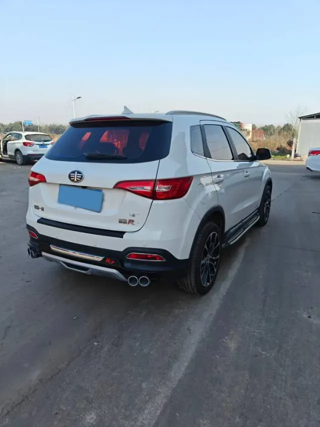 2017 FAW Senia R7 1.5T 150HP L4 5MT,autocango,china used car exporter,china ev exporter,chinese used car exporter,chinese used ev exporter