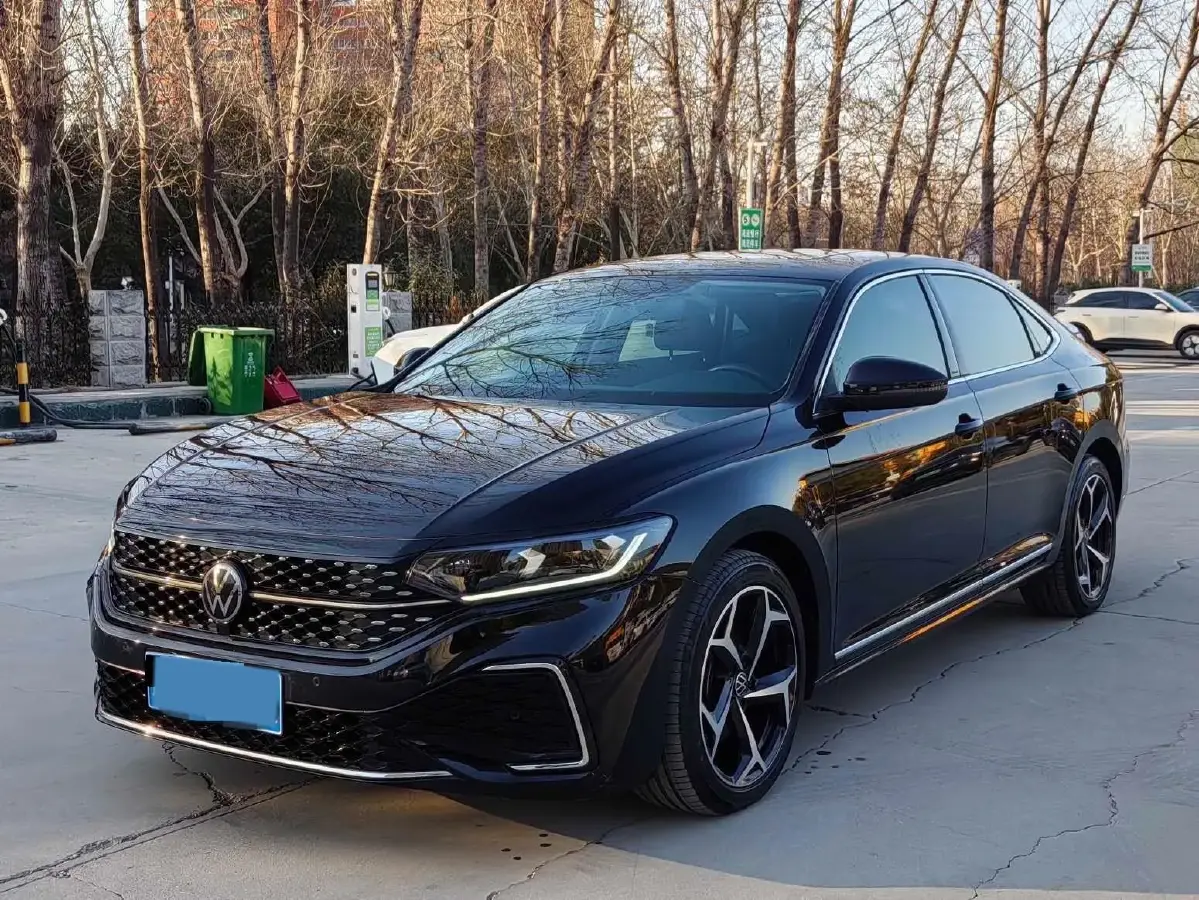 2023 Volkswagen Passat 2.0T 186HP L4 7DCT