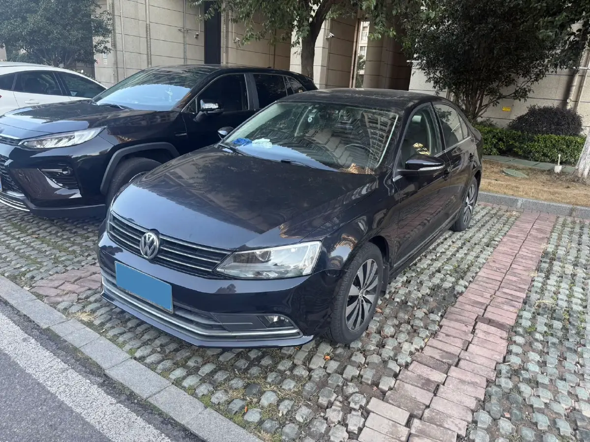 2018 Volkswagen Sagitar 1.2T 110HP L4 7DCT