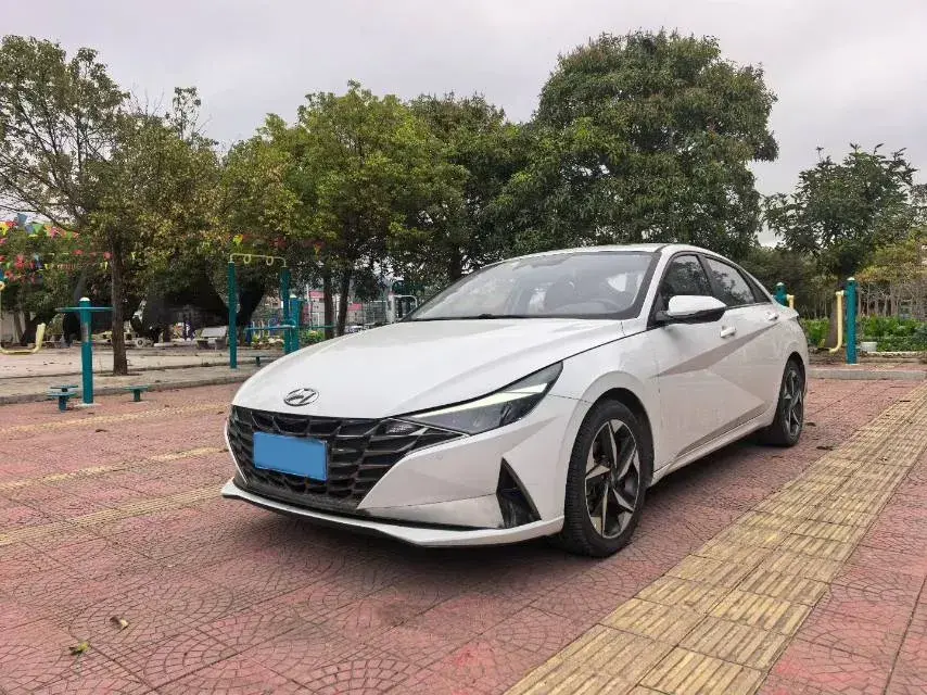 2022 Hyundai Elantra 1.5L 115HP L4 CVT