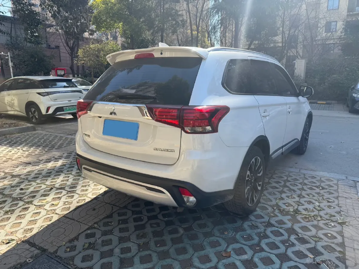 2019 Mitsubishi Outlander 2.0L 166HP L4 CVT,autocango,china used car exporter,china ev exporter,chinese used car exporter,chinese used ev exporter