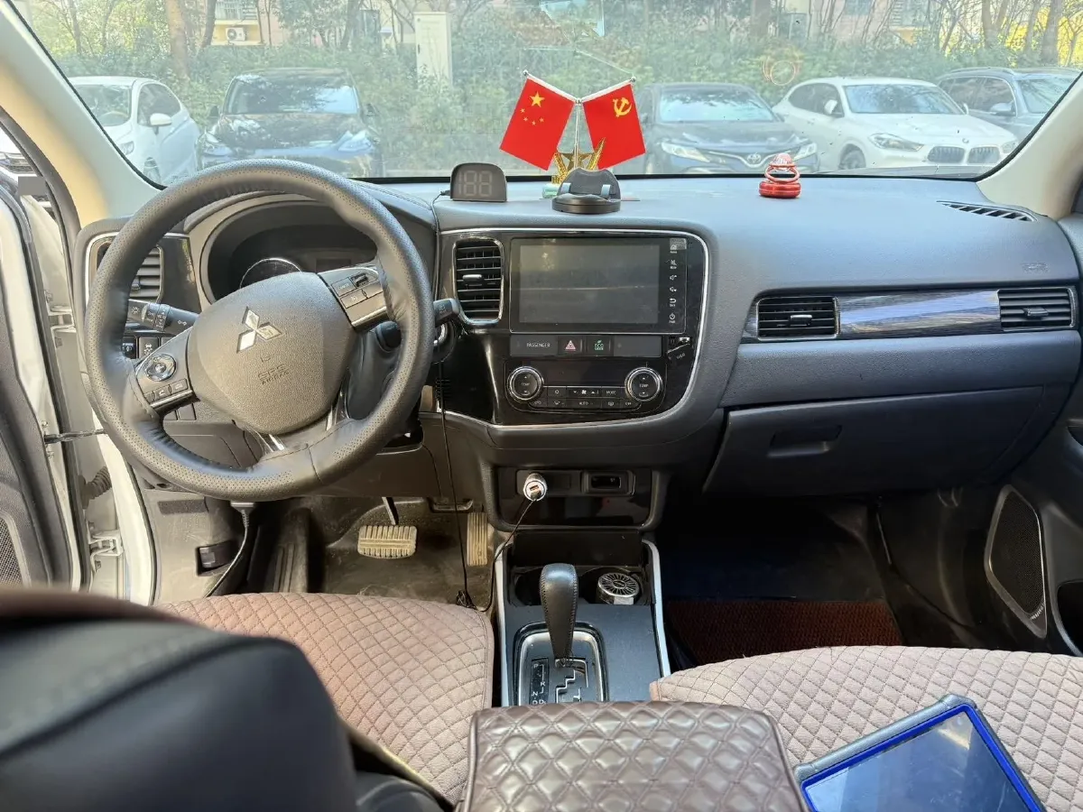 2019 Mitsubishi Outlander 2.0L 166HP L4 CVT,autocango,china used car exporter,china ev exporter,chinese used car exporter,chinese used ev exporter