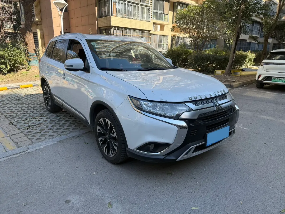2019 Mitsubishi Outlander 2.0L 166HP L4 CVT,autocango,china used car exporter,china ev exporter,chinese used car exporter,chinese used ev exporter