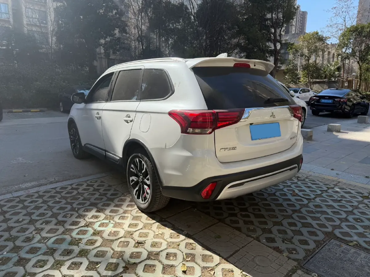 2019 Mitsubishi Outlander 2.0L 166HP L4 CVT,autocango,china used car exporter,china ev exporter,chinese used car exporter,chinese used ev exporter