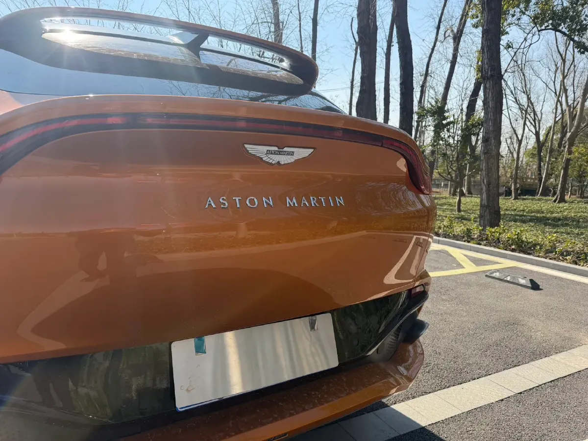 2022 Aston Martin DBX 3.0T 435HP L6 9AT,autocango,china used car exporter,china ev exporter,chinese used car exporter,chinese used ev exporter