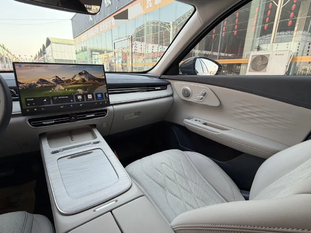 2025 Fulwin FulwinA8L 1.5T 156HP L4 1DHT PHEV 18.67KWH,autocango,china used car exporter,china ev exporter,chinese used car exporter,chinese used ev exporter