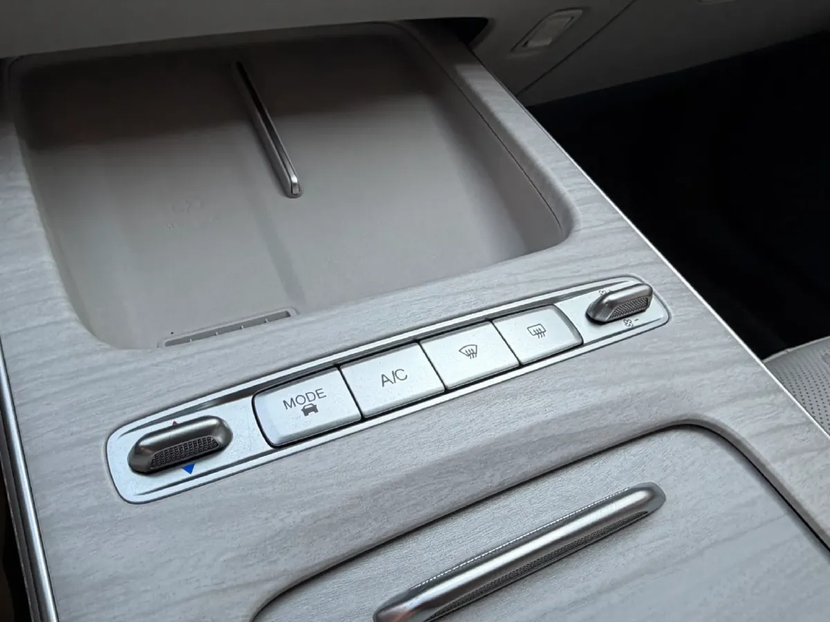 2025 Fulwin FulwinA8L 1.5T 156HP L4 1DHT PHEV 18.67KWH,autocango,china used car exporter,china ev exporter,chinese used car exporter,chinese used ev exporter