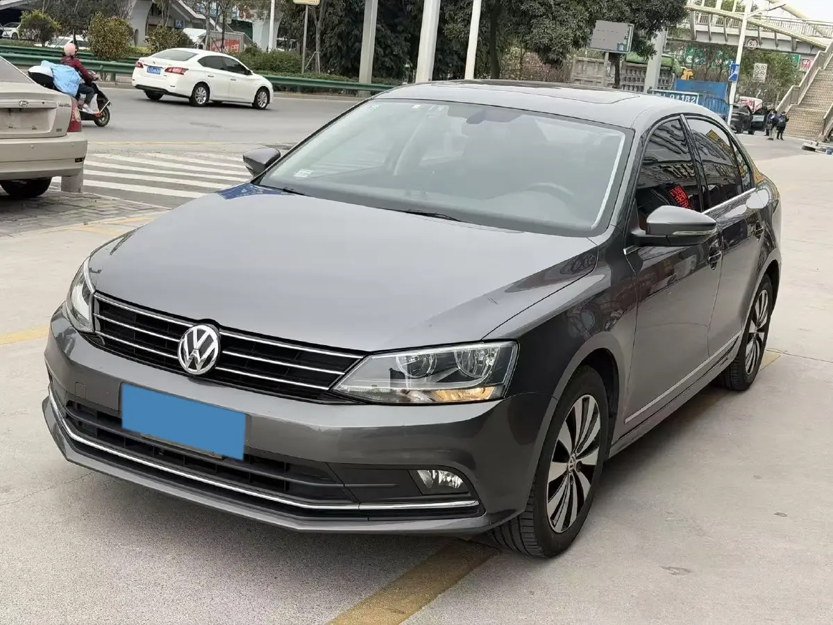 2018 Volkswagen Sagitar 1.2T 110HP L4 7DCT