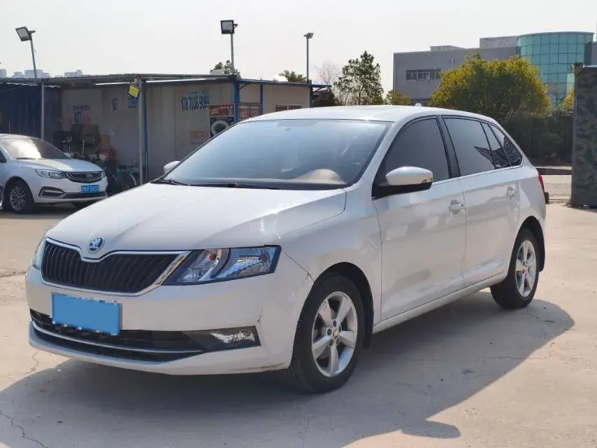 2018 Skoda Rapid Spaceback 1.6L 110HP L4 6AT