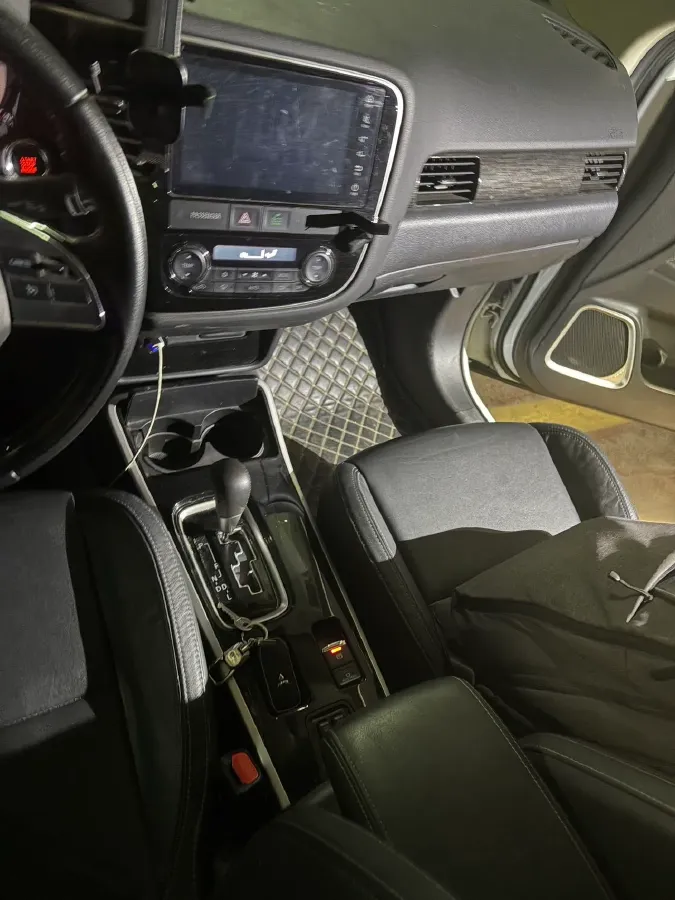 2019 Mitsubishi Outlander 2.0L 166HP L4 CVT,autocango,china used car exporter,china ev exporter,chinese used car exporter,chinese used ev exporter