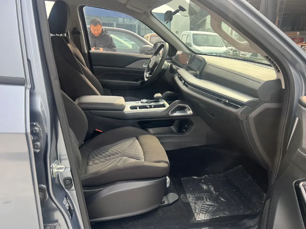 2023 ChangAn F70 Blue Whale 2.0T 233HP L4 8AT,autocango,china used car exporter,china ev exporter,chinese used car exporter,chinese used ev exporter